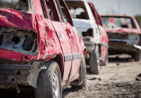 elina89_Damaged_cars_waiting_in_a_scrapyard_to_be_recycled_or_u_5718c4b1-8d78-4f1b-b1e7-0ab0a8038956